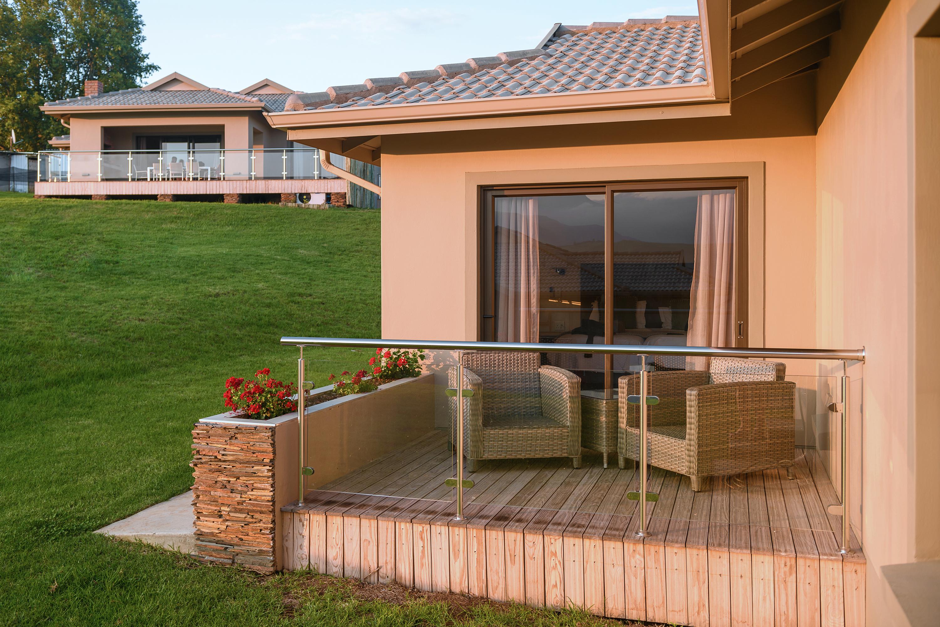 Cayley Mountain Resort Champagne Valley Экстерьер фото