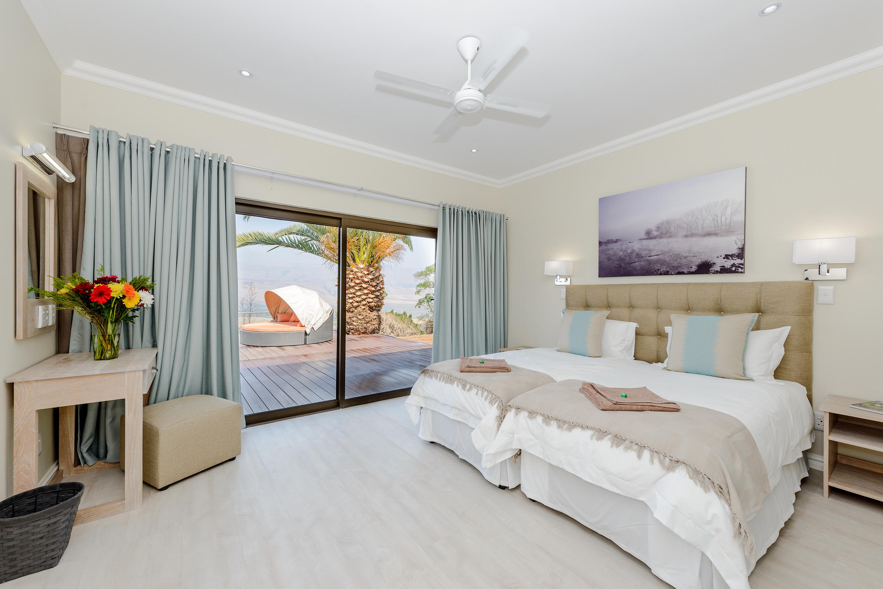 Cayley Mountain Resort Champagne Valley Экстерьер фото
