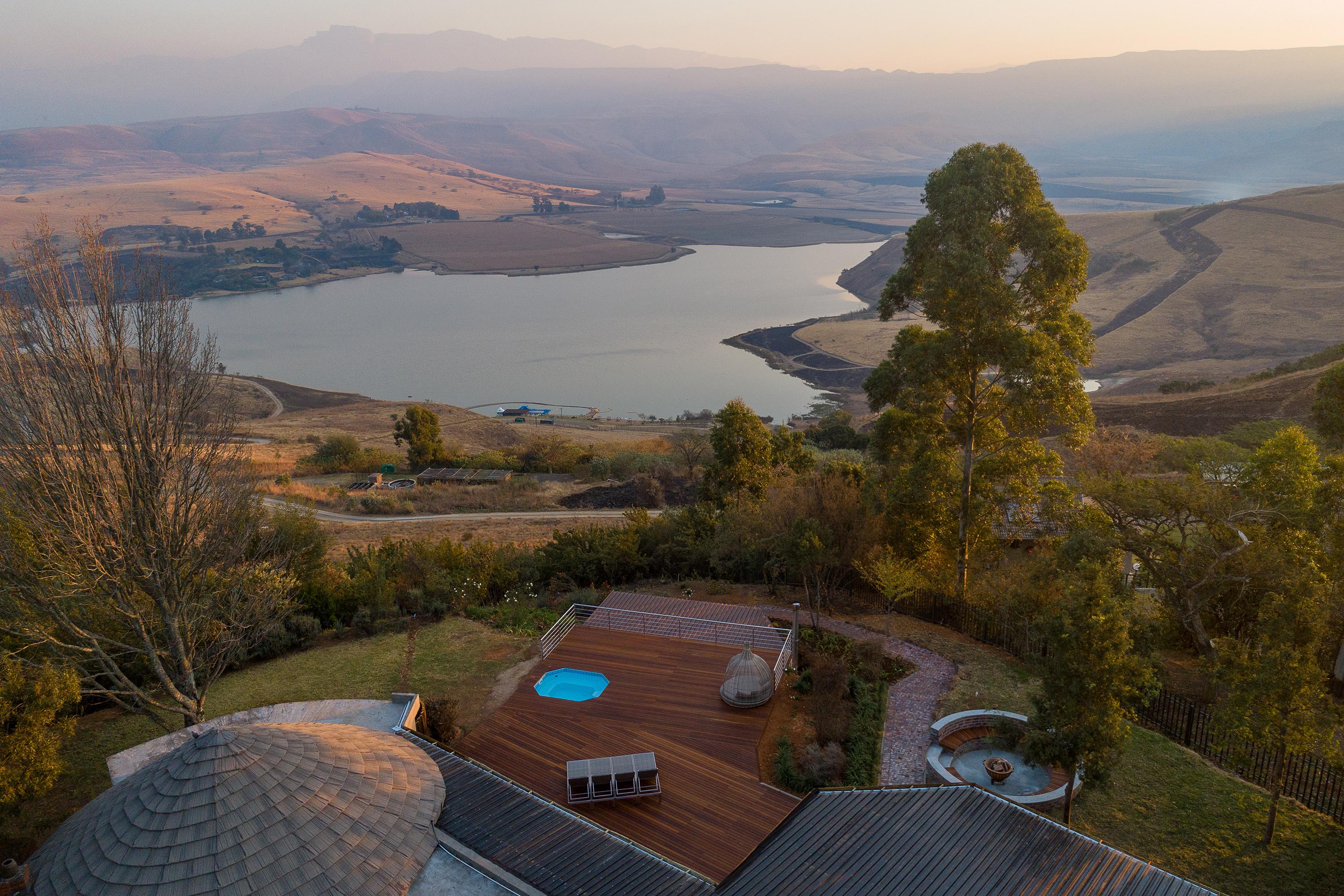 Cayley Mountain Resort Champagne Valley Экстерьер фото